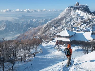 backpacker-deogyusan-mountains-winters